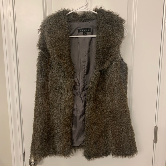 Revue Faux Fur Vest Size Small - Picture 2 of 6